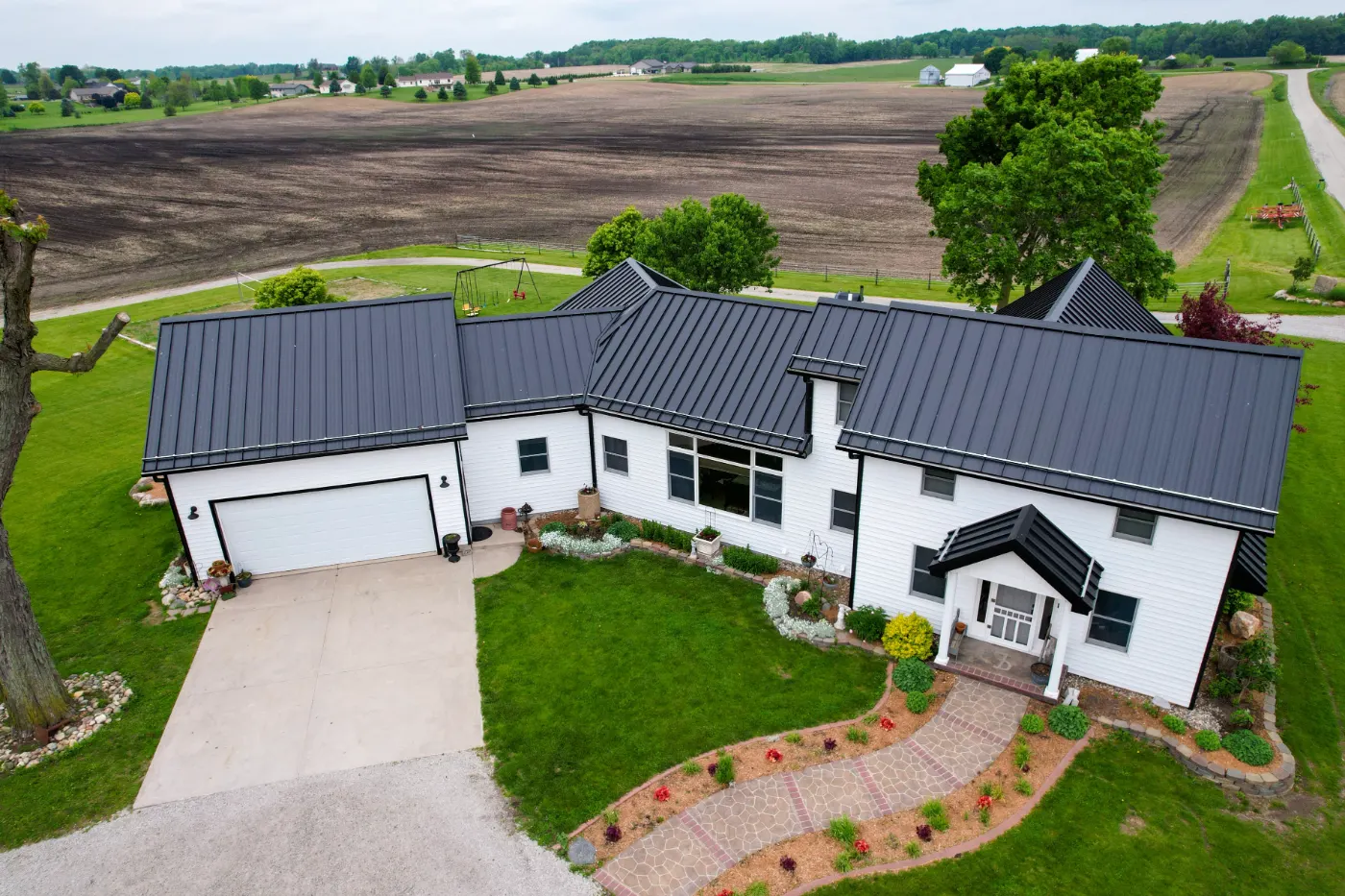 Manufacturer-certified roof installation in Glen Oaks Commons